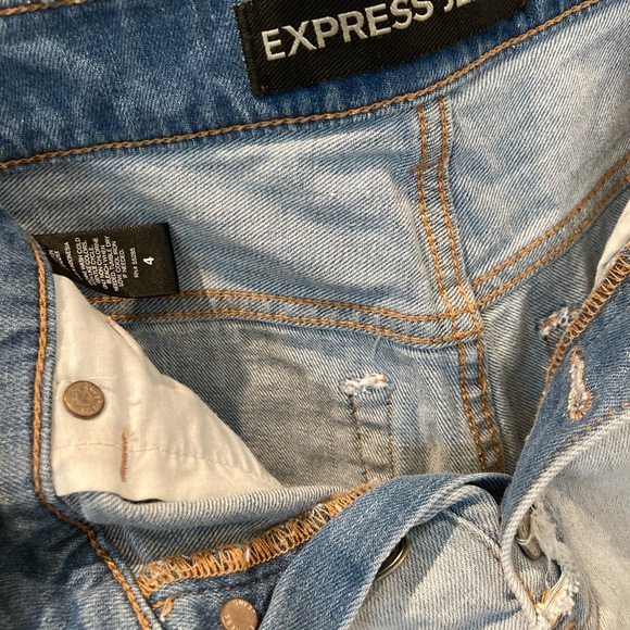 Express jean shorts - Picture 3 of 3